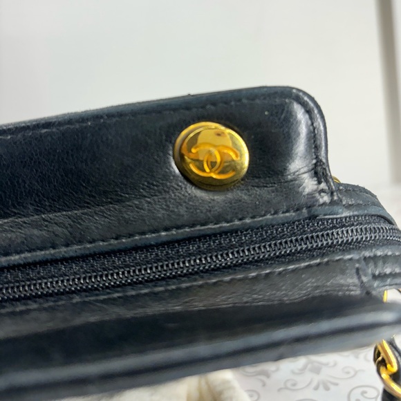 Chanel chevron stitch Lambskin Crossbody Bag with Dust Bag and Card. - Picture 5 of 10